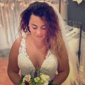 Size 10 wedding dress! It is not used or altered!